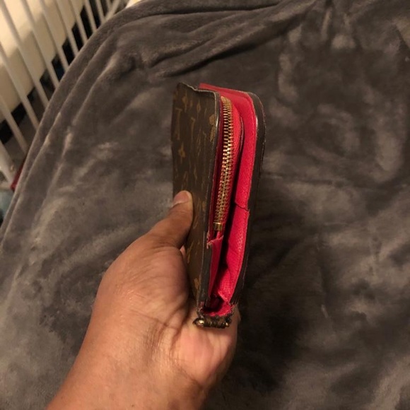 Authentic zippy Louis Vuitton wallet - Picture 4 of 7